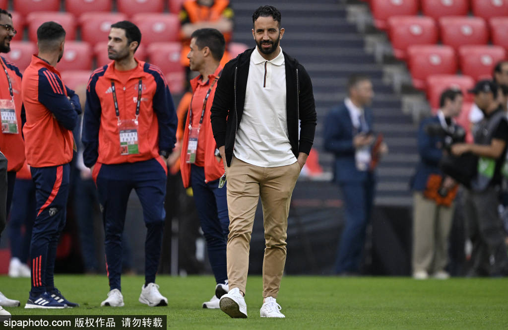 曼联主帅阿莫林帅位危机:下课倒计时?名宿卡拉格直言“圣诞前必定结束”