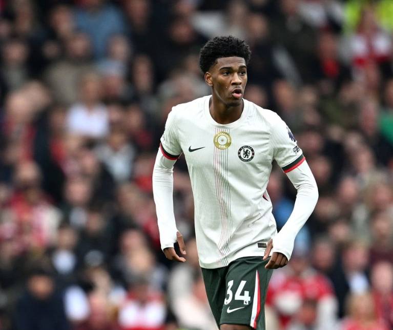 英超的天没变!阿森纳领跑积分榜,曼城3连胜,压力给到利物浦