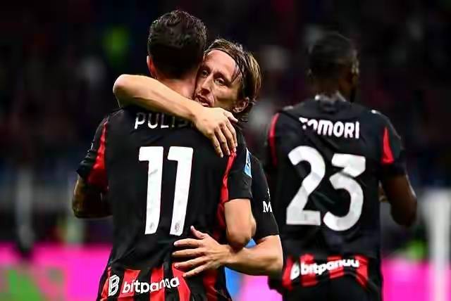 惊天猛料!AC米兰1.8亿转会费彻底打水漂?3大失败交易让红黑军团沦落,球迷暴怒!