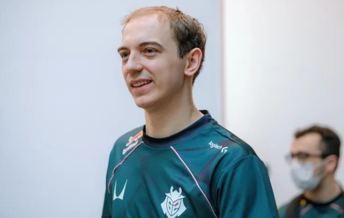 Caps：BFX以下路为核心，但AD偶尔会过于自信而出现失误